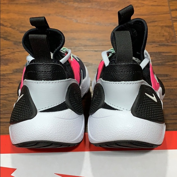 NIKE HUARACHE E.G.E.BG pure platinum/white-black - Picture 6 of 16